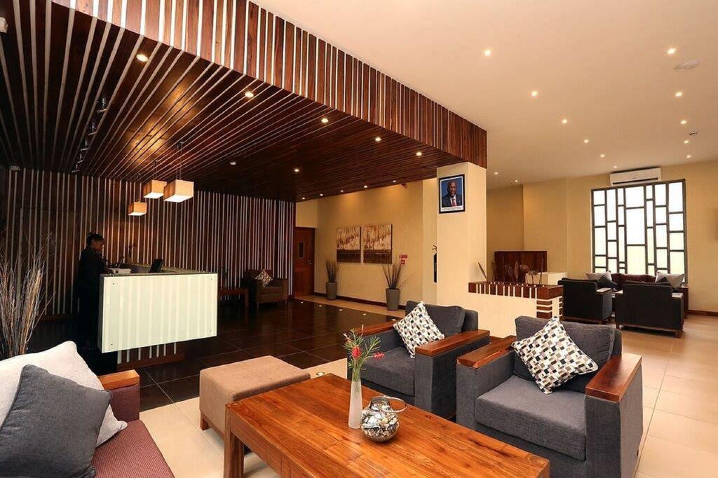 ארושה Venus Premier Hotel מראה חיצוני תמונה