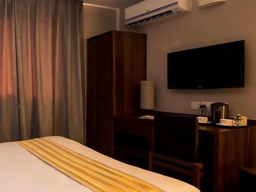 ארושה Venus Premier Hotel מראה חיצוני תמונה
